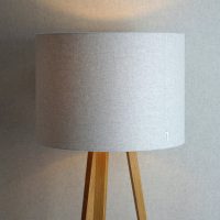 maigrau_FILZ_LucaStand_Eichenatur_naturweiß_1