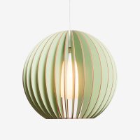 Holz-Lampe-AION-gruen-Textilkabel-weiss