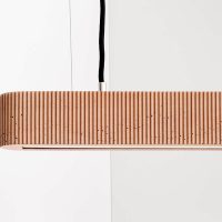 23-06-19_web_GANTlights_S4 Pendelleuchte_Detail Foto Querformat_Koralle_Kanneliert
