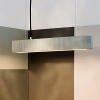 23-06-20_web_GANTlights_S4 Pendelleuchte_Kontext licht an_Beton grau_Kanneliert
